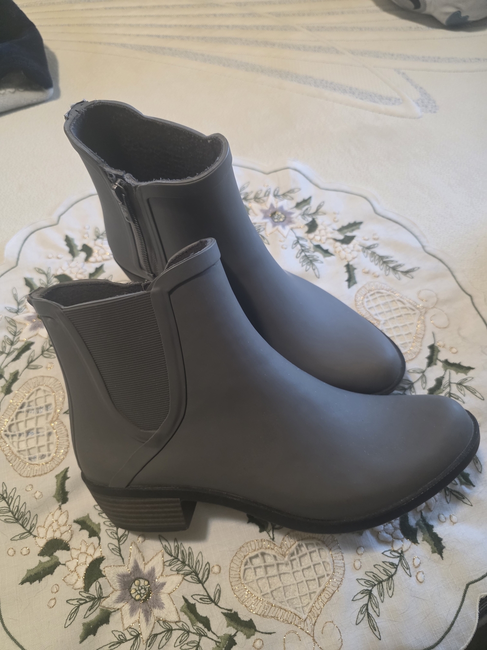 Lucky Brand Women's Grey Chelsea Rain Boots